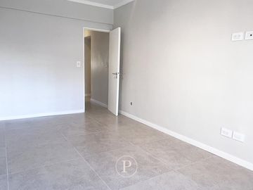 Alquiler Departamento 2 ambientes reciclado con espacio de cochera en Guemes