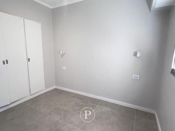 Alquiler Departamento 2 ambientes reciclado con espacio de cochera en Guemes