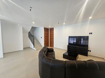 Casa con cine y alberca en pedregal | $10.4MDP
