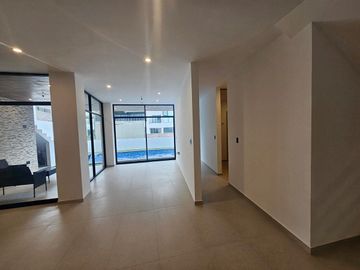 Casa con cine y alberca en pedregal | $10.4MDP