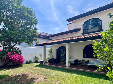 Casa en venta en Puerta de Hierro coto Asturias