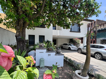 Casa en venta en Puerta de Hierro coto Asturias