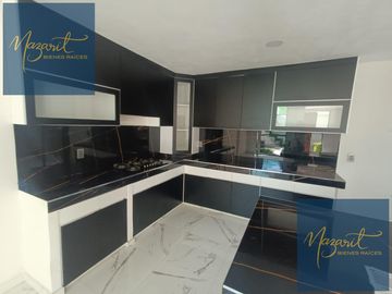 Casa en venta con tres recamaras y roof garden a un costado de la Prepa Ibero en Tlaxcala