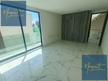Casa en venta con tres recamaras y roof garden a un costado de la Prepa Ibero en Tlaxcala