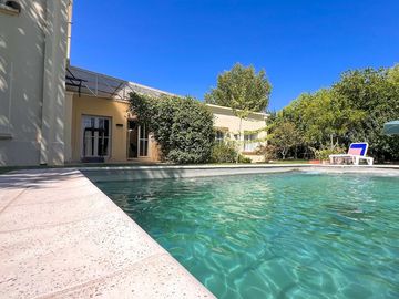 Casa de 6 dormitorios en venta en Chacras de Coria