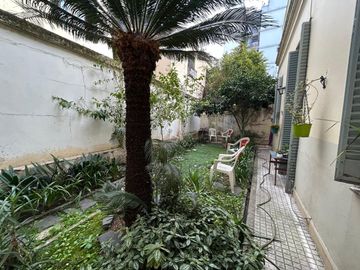 PH  AL FRENTE 6 AMB JARDIN Y COCHERA CABALLITO