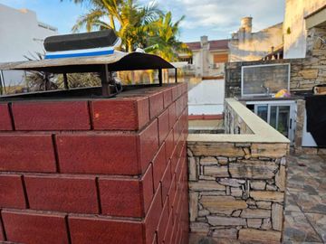 Venta casa 4 amb 2 plantas cochera jardin Liniers