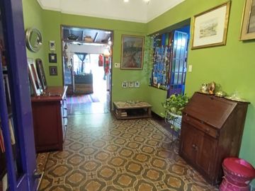 VENTA CASA 4 AMB CON PILETA Y PARQUE EN CASTELAR