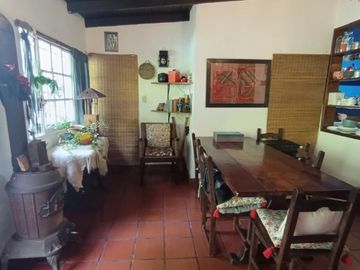 VENTA CASA 4 AMB CON PILETA Y PARQUE EN CASTELAR