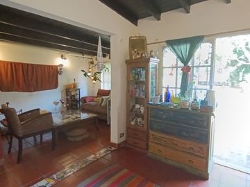 VENTA CASA 4 AMB CON PILETA Y PARQUE EN CASTELAR