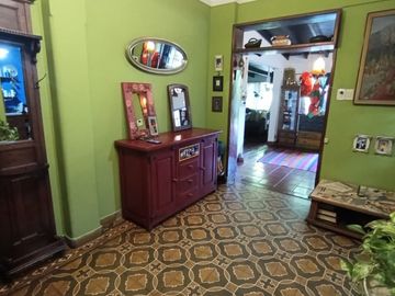 VENTA CASA 4 AMB CON PILETA Y PARQUE EN CASTELAR
