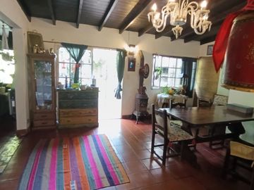 VENTA CASA 4 AMB CON PILETA Y PARQUE EN CASTELAR