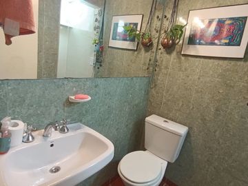 VENTA CASA 4 AMB CON PILETA Y PARQUE EN CASTELAR
