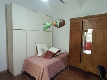 VENTA CASA 4 AMB CON PILETA Y PARQUE EN CASTELAR