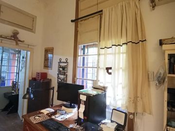 VENTA CASA 4 AMB CON PILETA Y PARQUE EN CASTELAR