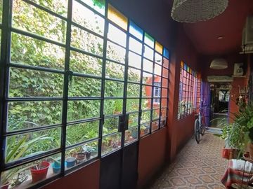VENTA CASA 4 AMB CON PILETA Y PARQUE EN CASTELAR