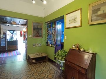 VENTA CASA 4 AMB CON PILETA Y PARQUE EN CASTELAR