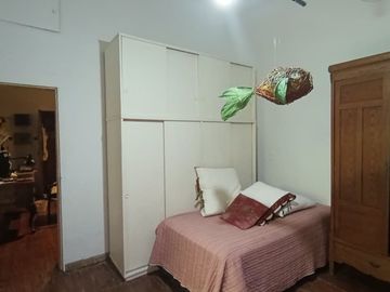VENTA CASA 4 AMB CON PILETA Y PARQUE EN CASTELAR