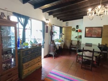 VENTA CASA 4 AMB CON PILETA Y PARQUE EN CASTELAR