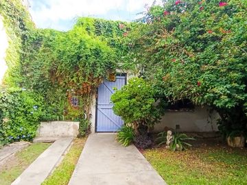 VENTA CASA 4 AMB CON PILETA Y PARQUE EN CASTELAR