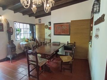 VENTA CASA 4 AMB CON PILETA Y PARQUE EN CASTELAR