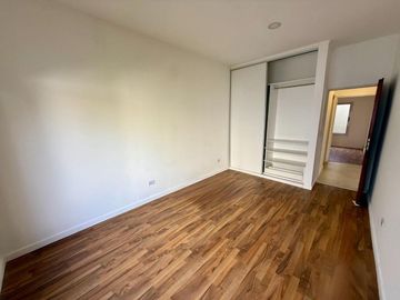 VENTA CASA HAEDO 3 AMB A ESTRENAR JARDIN APTO CRED