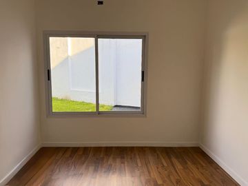 VENTA CASA HAEDO 3 AMB A ESTRENAR JARDIN APTO CRED