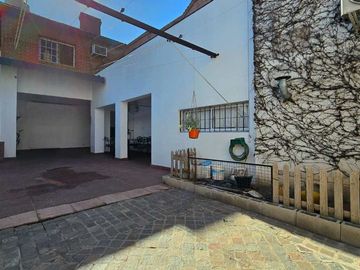 CASA 4 AMB C/ LOCAL Y FONDO DE COMERCIO + TERRAZA