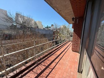 DEPARTAMENTO 3AMB C/DEPENDENCIA Y PATIO