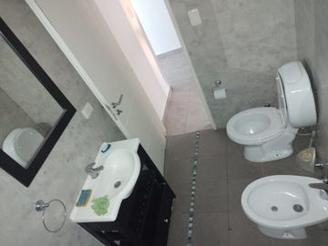 VENTA DEPARTAMENTO 2 AMB CON COCHERA, STOS LUGARES