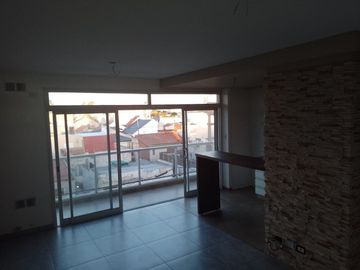 VENTA DEPARTAMENTO 2 AMB CON COCHERA, STOS LUGARES