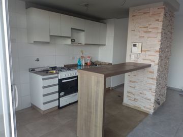 VENTA DEPARTAMENTO 2 AMB CON COCHERA, STOS LUGARES