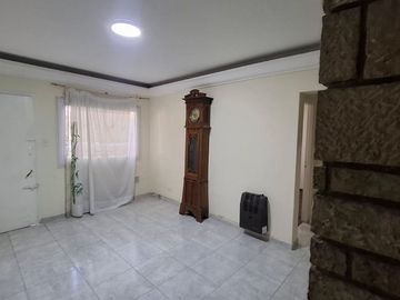 Departamento dos dormitorios planta baja con patio