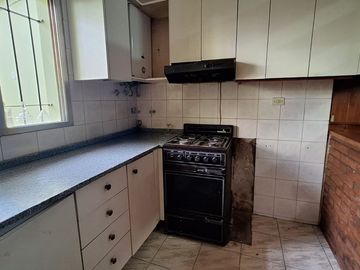 VENTA CASA PASILLO 3 DORMITORIOS CON PATIO EN PB