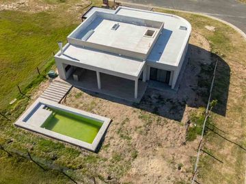CASA EN VENTA A ESTRENAR PUERTOS DEL LAGO