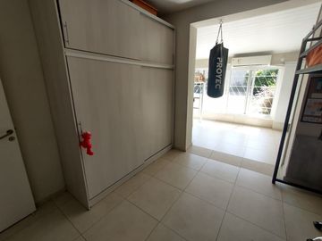 CASA EN VENTA 4 AMBIENTES BOULOGNE CON JARDIN