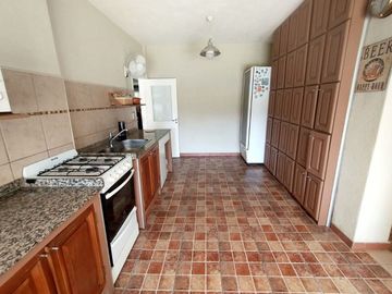 CASA EN VENTA 4 AMBIENTES BOULOGNE CON JARDIN