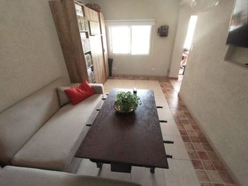 CASA EN VENTA 4 AMBIENTES BOULOGNE CON JARDIN
