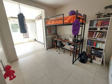CASA EN VENTA 4 AMBIENTES BOULOGNE CON JARDIN