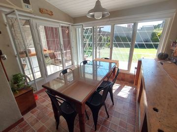CASA EN VENTA 4 AMBIENTES BOULOGNE CON JARDIN