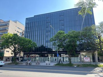 ALQUILER OFICINAS EN VTE LOPEZ CON COCH A ESTR