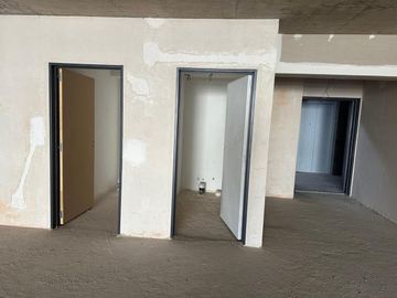 ALQUILER OFICINAS EN VTE LOPEZ CON COCH A ESTR