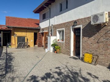 Casa + Departamento en VENTA en Berisso con pileta