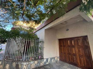 CASA EN VENTA CON MONOAMBIENTE +COCHERA EL PALOMAR