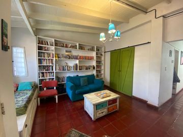VENTA CASA 4 AMB. C/ PILETA Y PARQUE. QUILMES.