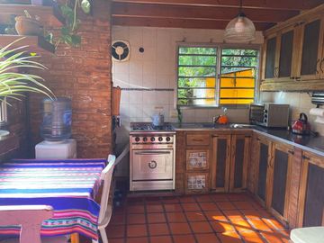 VENTA CASA 4 AMB. C/ PILETA Y PARQUE. QUILMES.