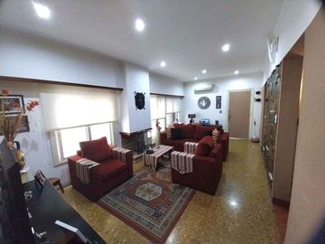 VENTA CASA 3 AMB CON COCHERA PATIO Y QUINCHO GERLI