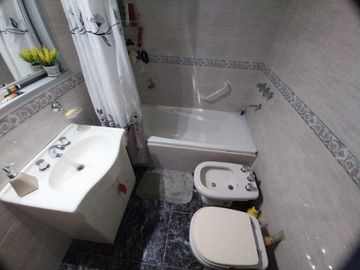 VENTA CASA 3 AMB CON COCHERA PATIO Y QUINCHO GERLI
