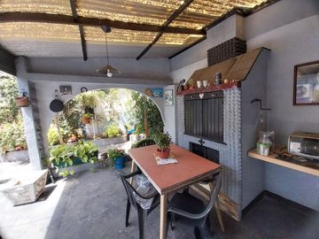 VENTA CASA 3 AMB CON COCHERA PATIO Y QUINCHO GERLI