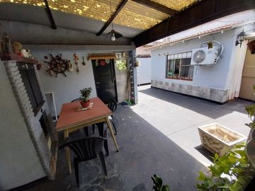 VENTA CASA 3 AMB CON COCHERA PATIO Y QUINCHO GERLI